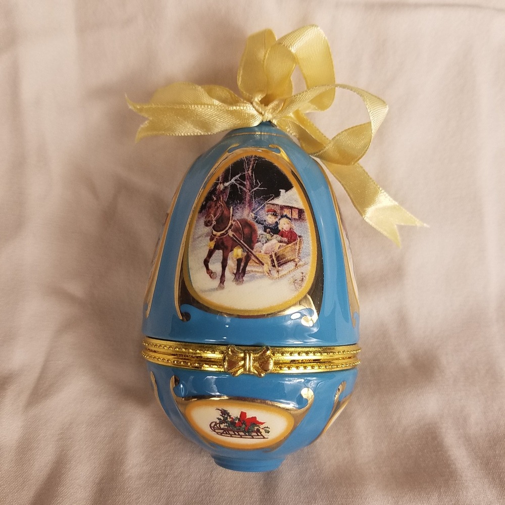 Valerie Parr Hill Musical Porcelain‎ Egg Ornament Blue Gold Vintage Santa Boxed